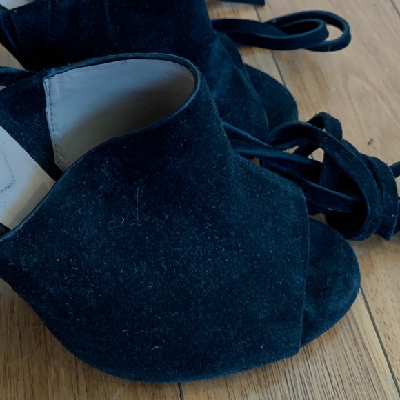 Aldo - size 7 black heels with ankle ties/straps - Picture 3 of 3